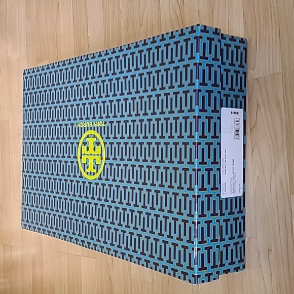 Tory Burch Large Empty Gift Box, Tall Boot Box  22 1/4” x 14 1/4” x 4 1/4” - Picture 8 of 9